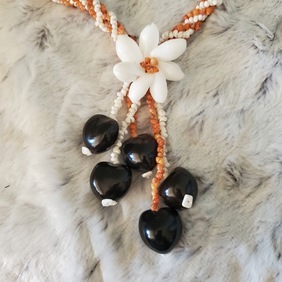 Hawaiian Flower Shell Lei Necklace With Kukui Beads - Picture 4 of 7